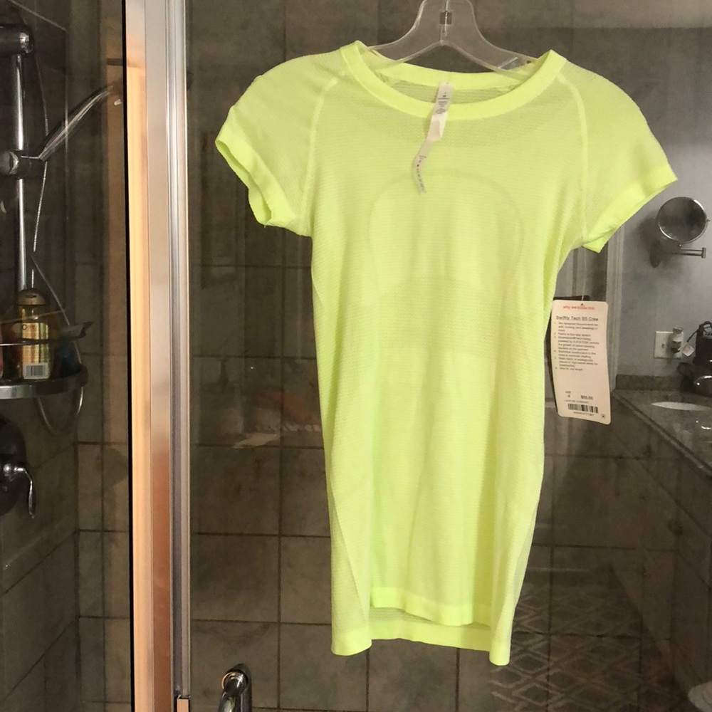 Lululemon swiftly tech as crew